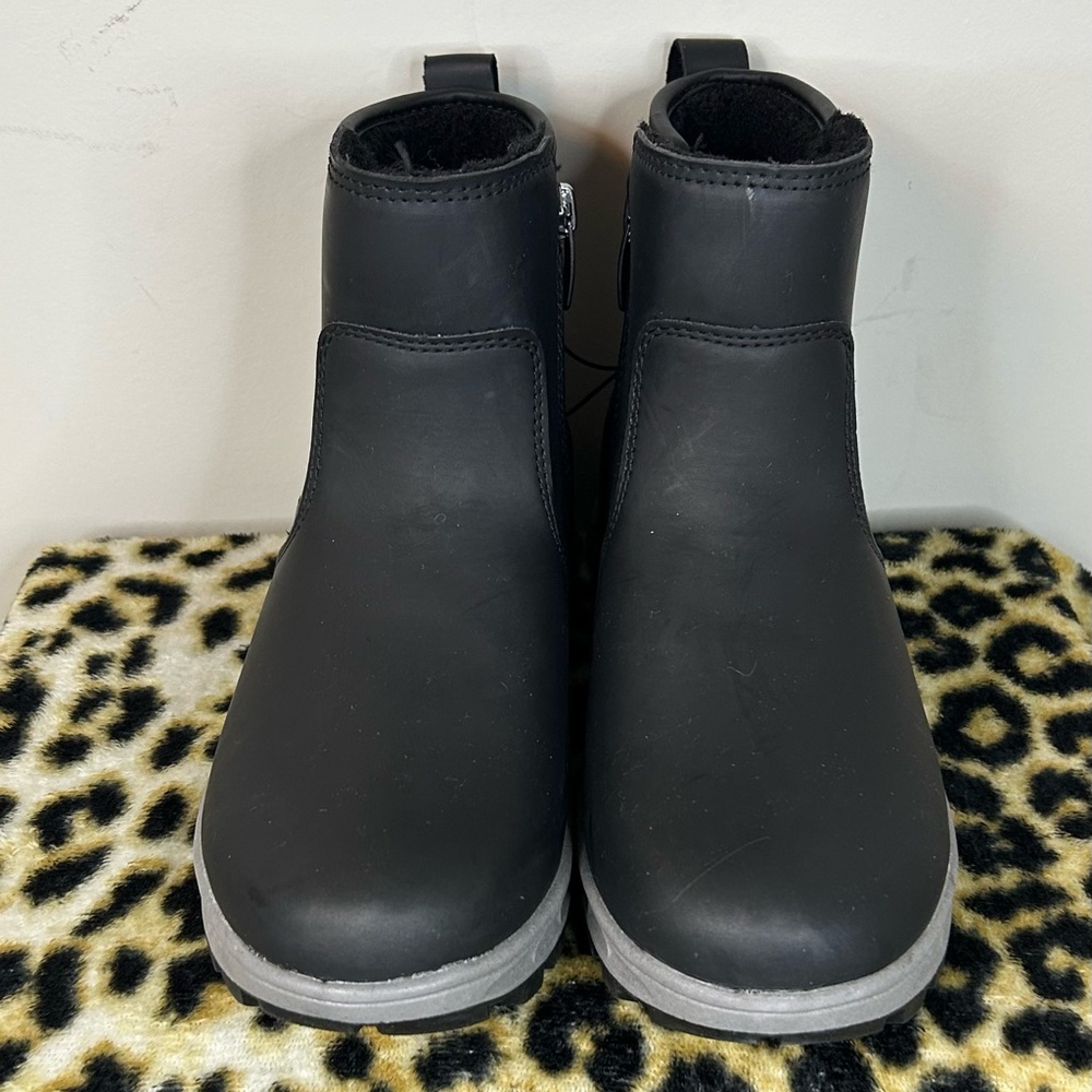 Khombu Sienna Women’s 9 Black Water Repellent Faux Fur Boots NWT